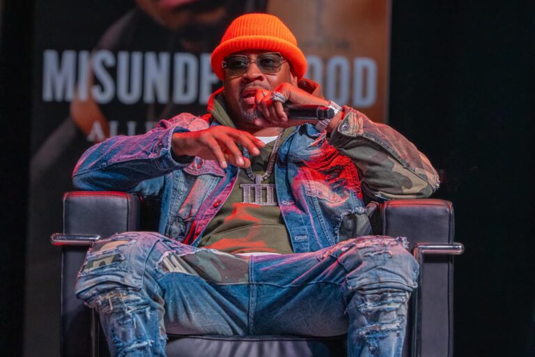 Allen Iverson at the Misunderstood book signing hosted by T.I., celebrity event photography by Rijoun Murphy (DJ Ray) of Di-VerZe E.N.T (08)